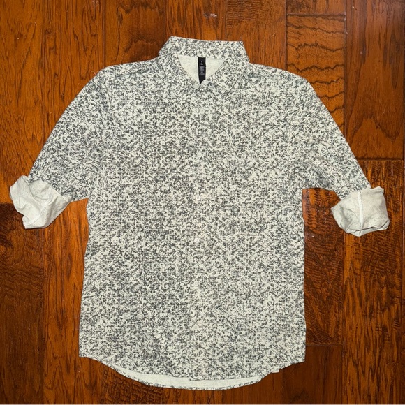 Lululemon Commision Long Sleeve Shirt in Green Fern / Smoked Spruce - Picture 11 of 15